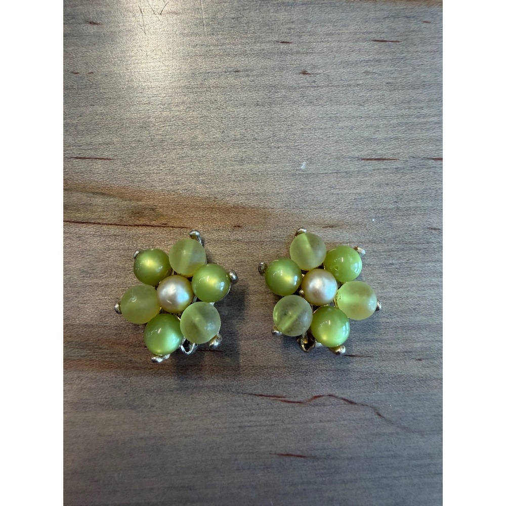 Whimsygoth Flower Cluster Clip On Earrings Womens Green Pearl Vintage Kitsch